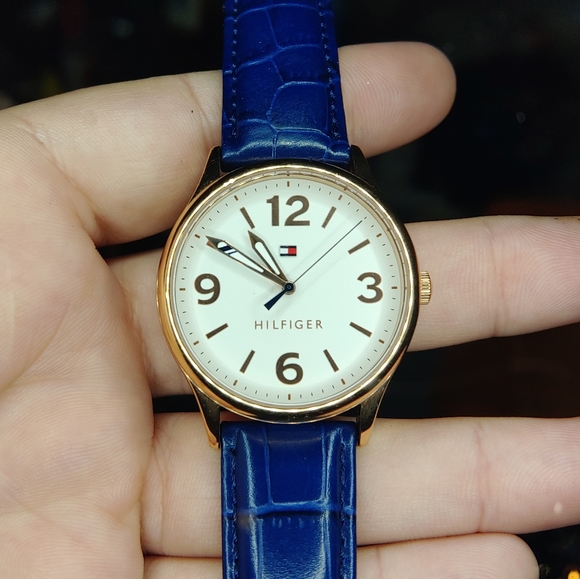 Tommy Hilfiger Rose Gold watch - Picture 1 of 2
